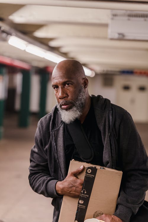 有关人, 垂直拍摄, 握住的免费素材图片