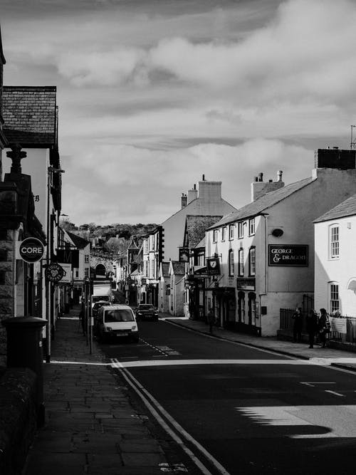 有关城鎮, 建築, 指示牌的免费素材图片