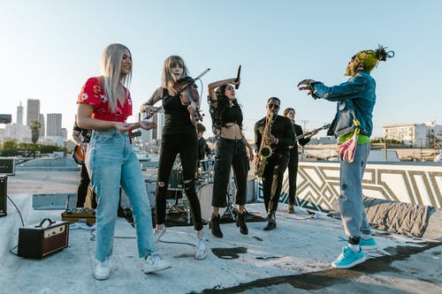 有关一群人, 吉他手, 唱歌的免费素材图片