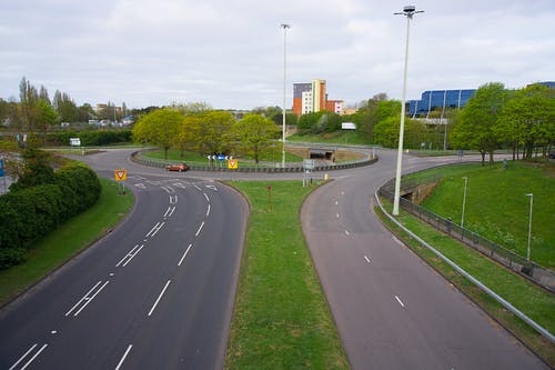 有关公路, 建築, 標誌的免费素材图片