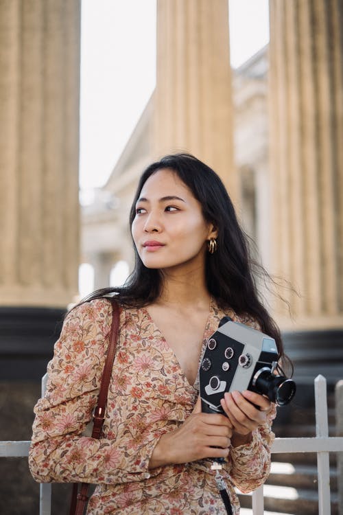 有关女人, 手提包, 握住的免费素材图片