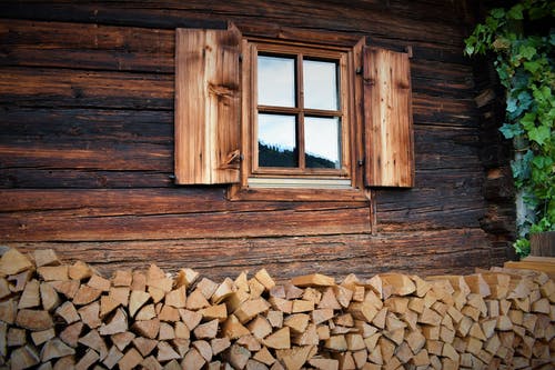 有关升火的木柴, 木原木, 木房子的免费素材图片