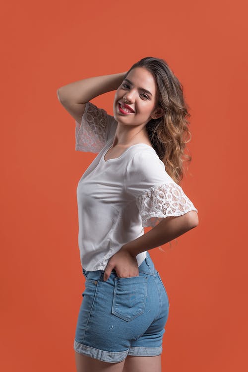 有关垂直拍摄, 女人, 微笑的免费素材图片