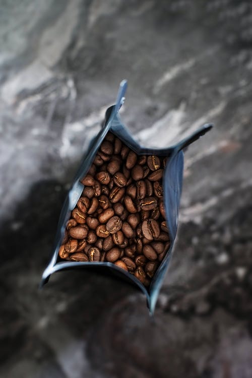有关包裝, 垂直拍摄, 烘好的咖啡豆的免费素材图片
