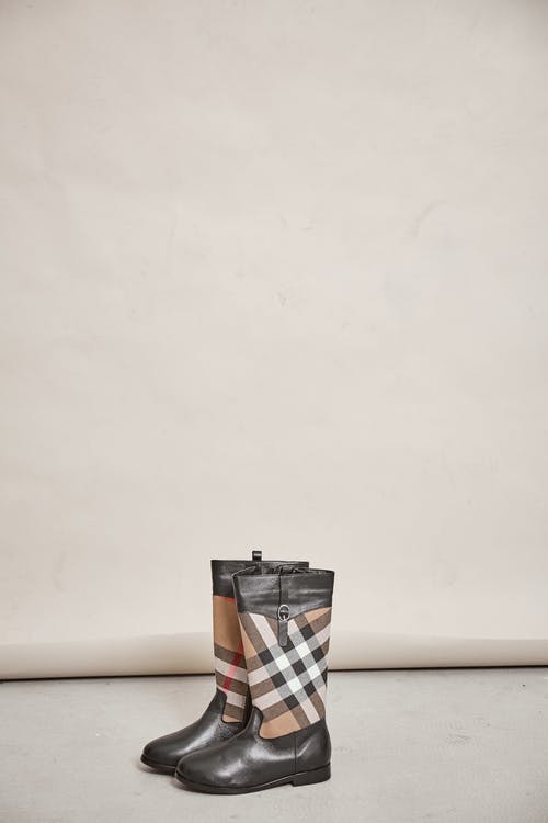 黑色橙色和白色格子盒 · 免费素材图片