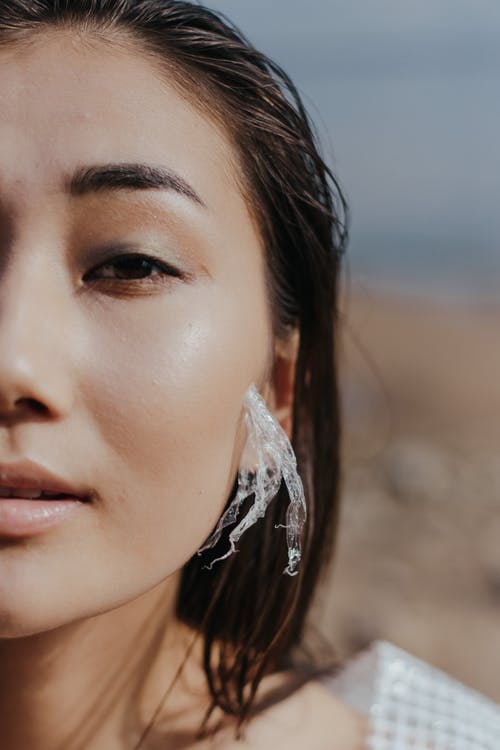 有关woamn, 垂直拍摄, 塑膠的免费素材图片