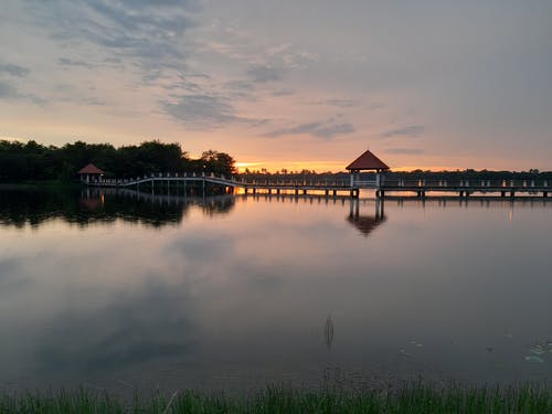有关反射, 平靜的水面, 日出的免费素材图片