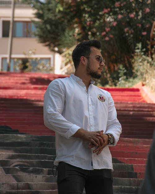 有关人, 双手合十, 墨鏡的免费素材图片