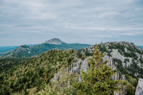 有关侵蝕, 多雲的, 岩層的免费素材图片