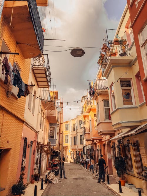 有关公寓建築, 巷弄, 步行街的免费素材图片