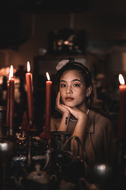 有关喜怒無常, 垂直拍摄, 女人的免费素材图片