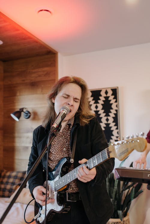 有关人, 吉他手, 唱歌的免费素材图片