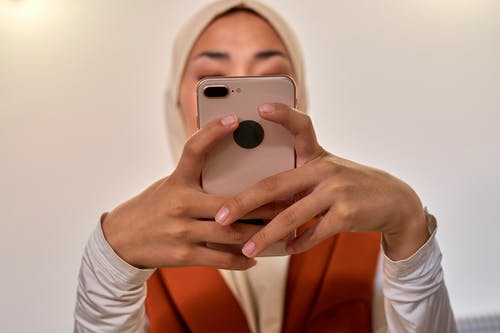 有关坐, 多色的, 女人的免费素材图片