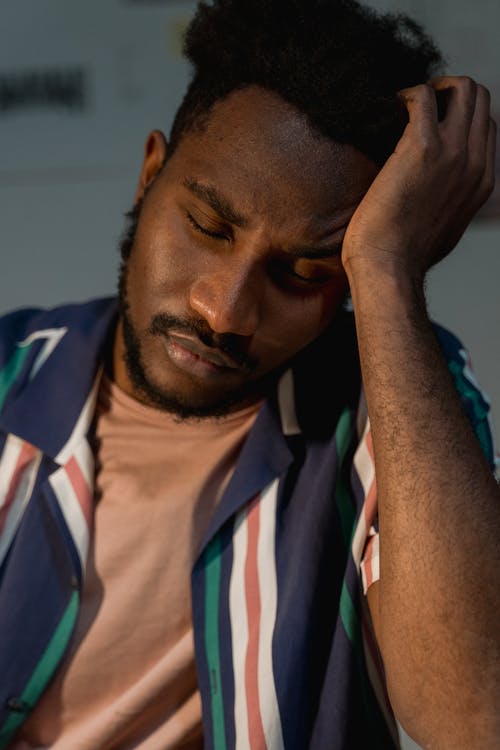 有关休息, 垂直拍摄, 捲髮的免费素材图片