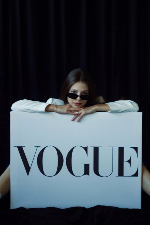 有关倚, 垂直拍摄, 墨鏡的免费素材图片