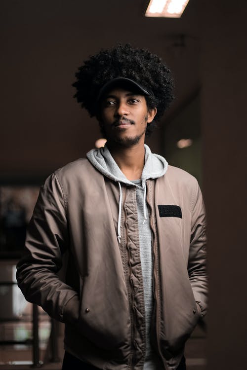 有关人, 垂直拍摄, 夾克的免费素材图片