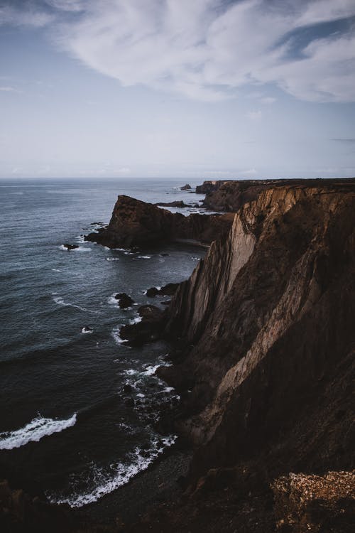 有关垂直拍摄, 天性, 沿海悬崖的免费素材图片