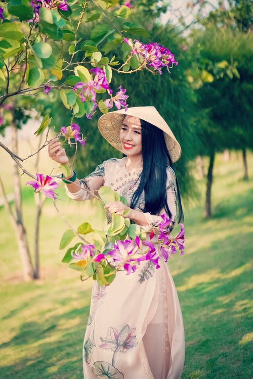 有关垂直拍摄, 女人, 微笑的免费素材图片