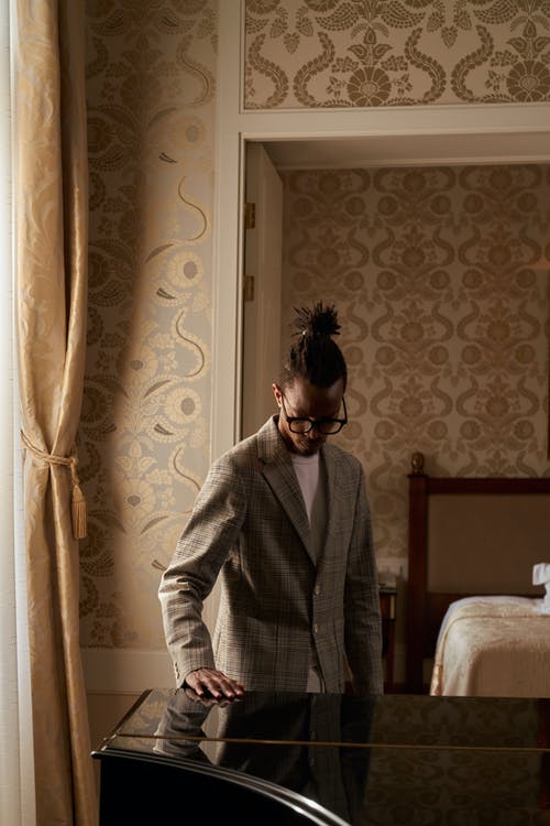 有关人, 垂直拍摄, 套裝的免费素材图片