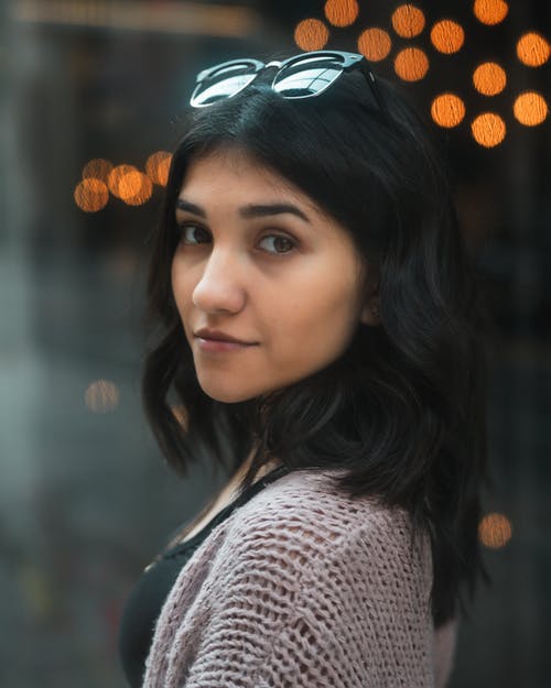 有关垂直拍摄, 墨鏡, 女人的免费素材图片