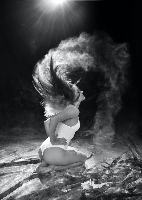 有关女人, 性感的, 抽煙的免费素材图片