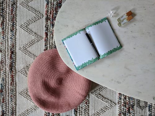 有关筆記本, 表格, 鋼筆的免费素材图片