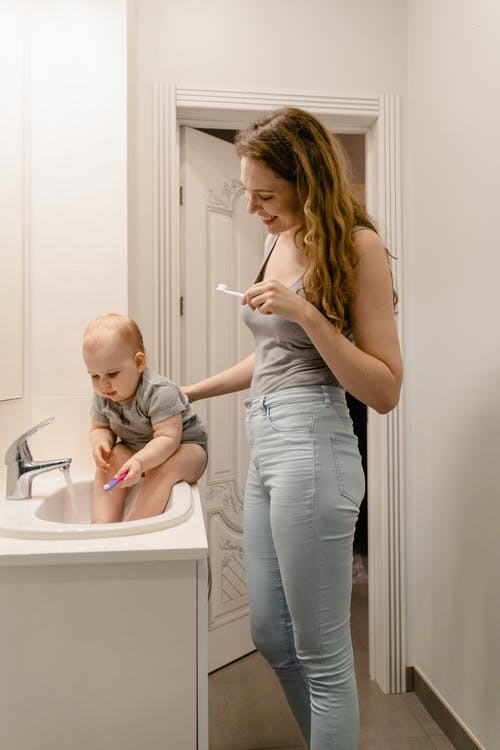 有关一起, 兒童, 刷牙的免费素材图片