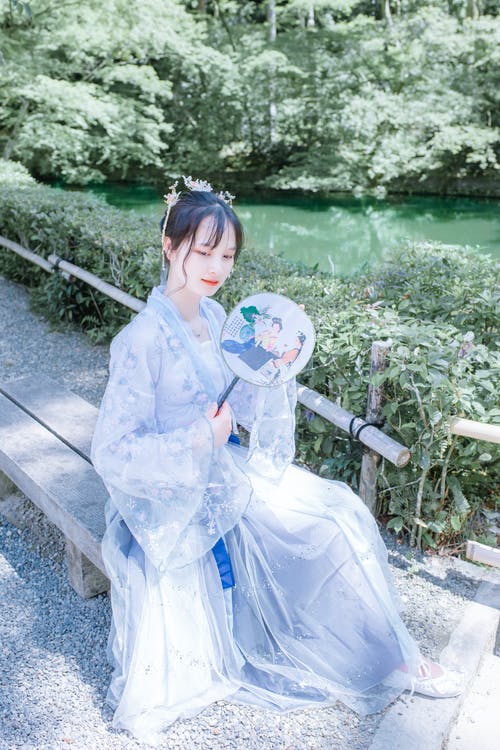 有关坐, 垂直的, 年輕的免费素材图片