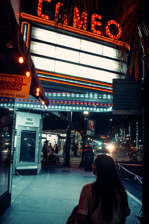 有关垂直拍摄, 灰色混凝土, 燈光的免费素材图片