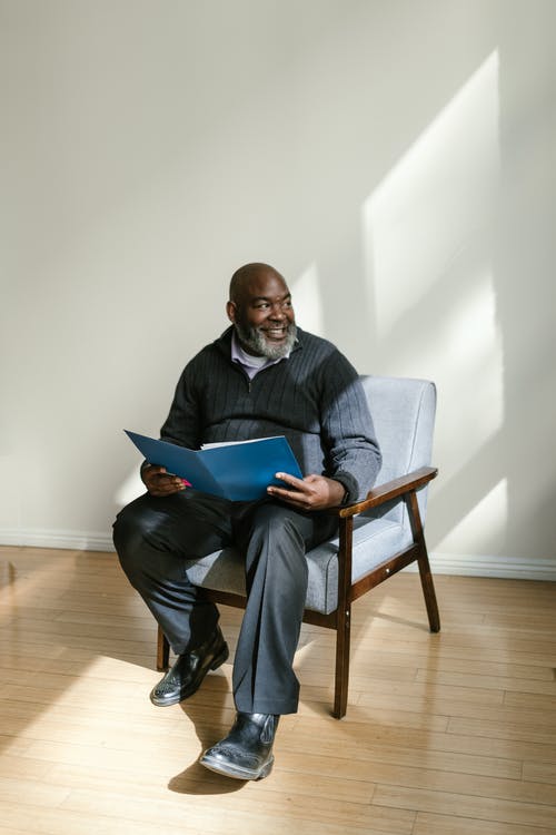 有关人, 單人沙發, 坐的免费素材图片