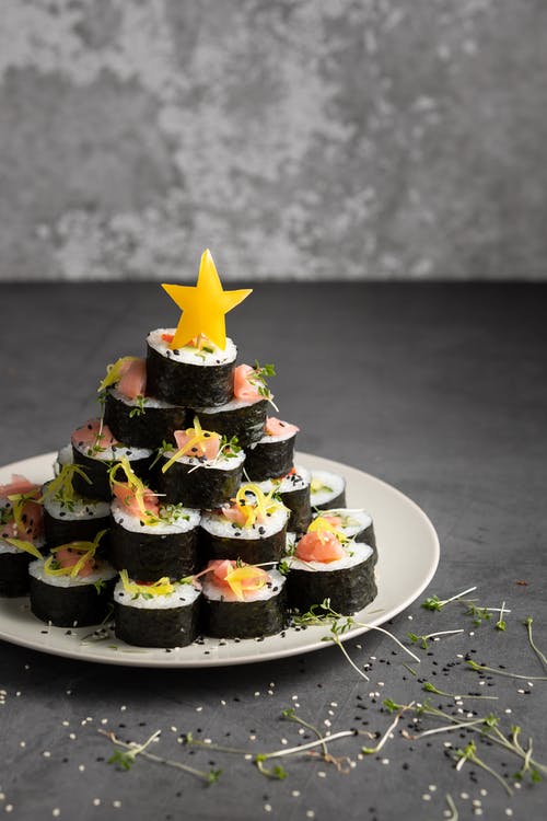 有关垂直拍摄, 寿司卷, 日本食品的免费素材图片