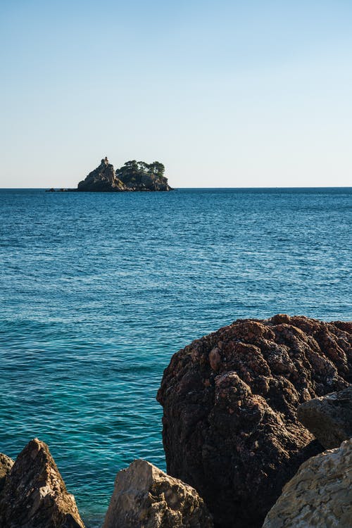 有关垂直拍摄, 岩石, 島的免费素材图片