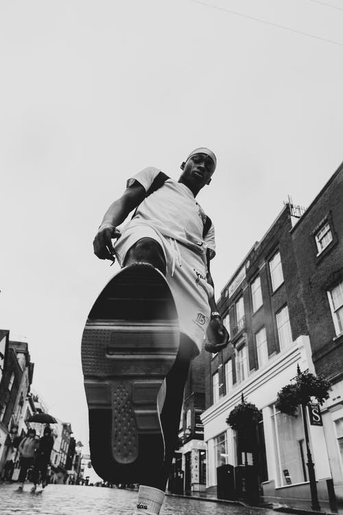 有关人, 低角度拍攝, 唯一的的免费素材图片