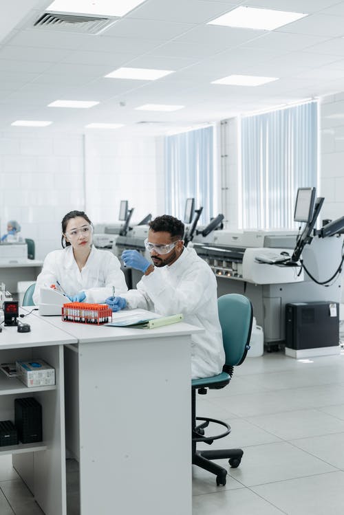 有关人, 坐下, 垂直拍摄的免费素材图片