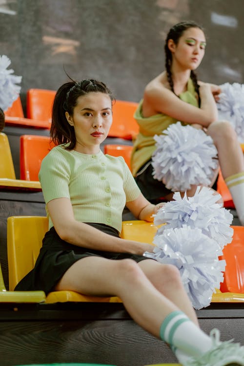 有关坐, 垂直拍摄, 女性的免费素材图片