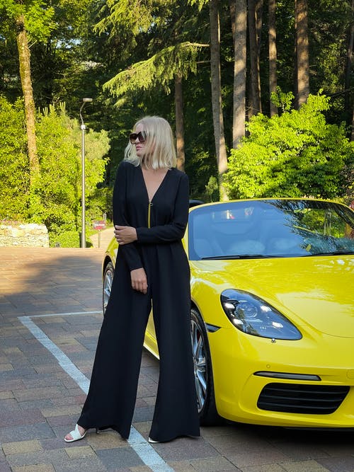 有关光鮮亮麗, 垂直拍摄, 墨鏡的免费素材图片