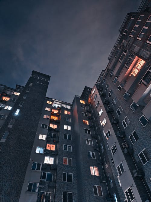 有关低角度拍摄, 公寓, 垂直拍摄的免费素材图片