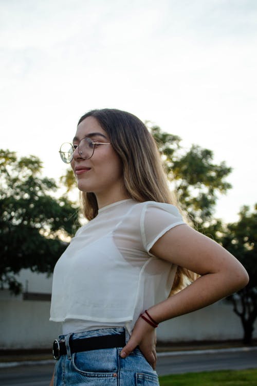 有关咖啡色頭髮的女人, 垂直拍摄, 女人的免费素材图片