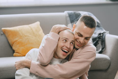 有关坐下, 夾克, 室內的免费素材图片