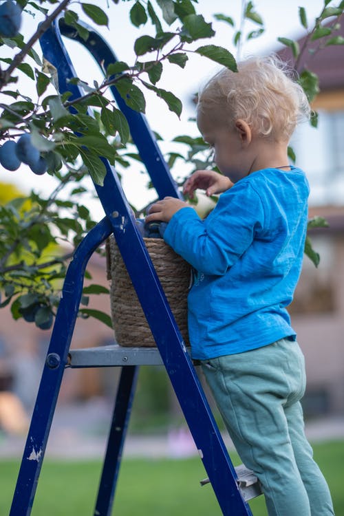 有关側面圖, 兒童, 垂直拍摄的免费素材图片
