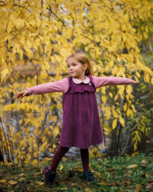 有关兒童, 双手分开, 垂直拍摄的免费素材图片