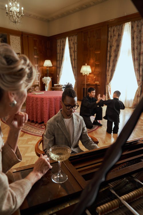 有关兒童, 坐, 垂直拍摄的免费素材图片