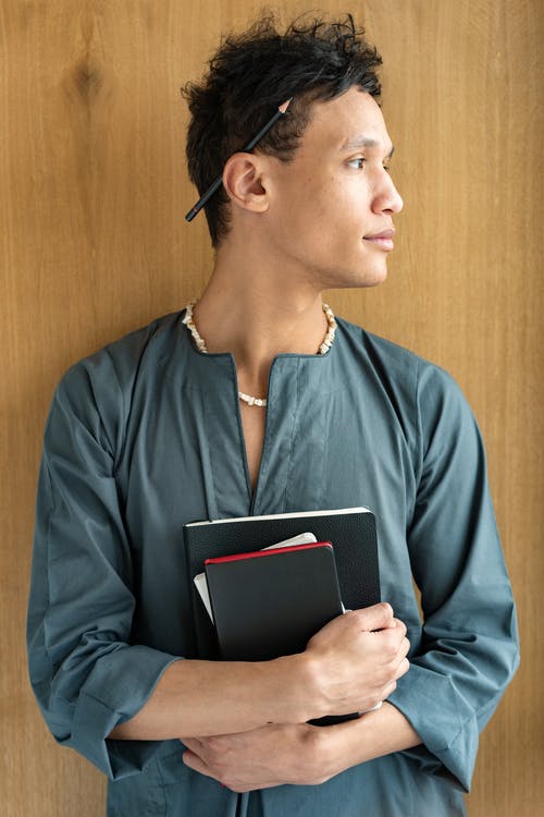 有关人, 垂直拍摄, 木牆的免费素材图片