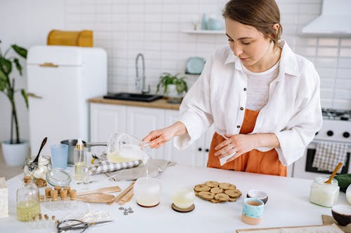 有关傾注, 女人, 容器的免费素材图片