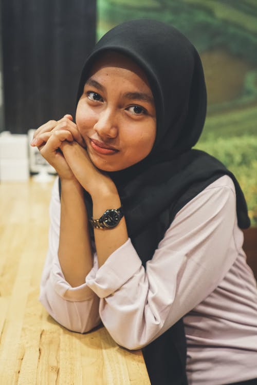 有关双手合十, 坐, 垂直的的免费素材图片