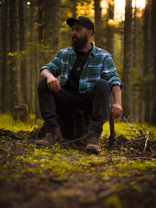 有关低角度拍攝, 坐, 垂直拍摄的免费素材图片