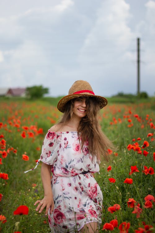 有关垂直拍摄, 女人, 帽子的免费素材图片