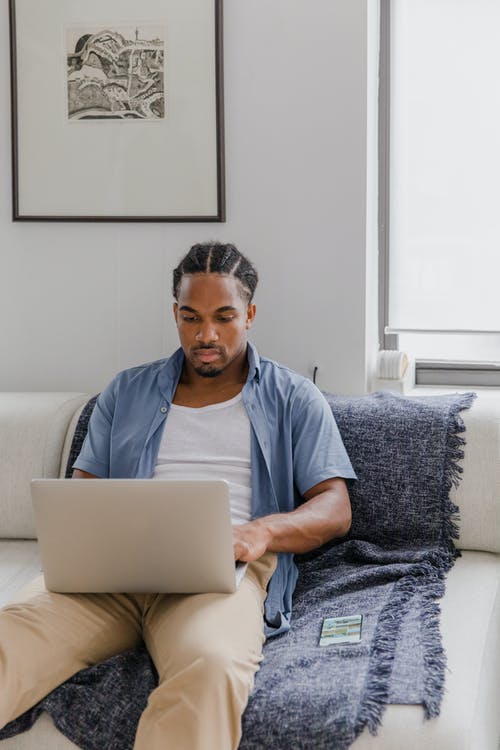 有关人, 休闲服装, 筆記本電腦的免费素材图片