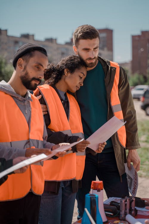 有关伸出援助之手, 合作, 團隊合作的免费素材图片