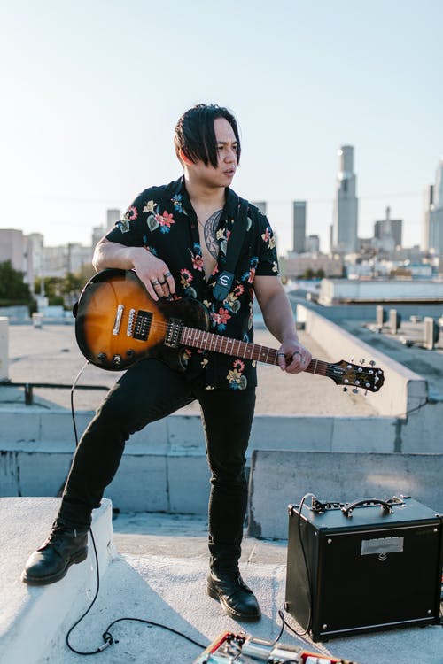 有关吉他手, 垂直拍摄, 弦樂器的免费素材图片